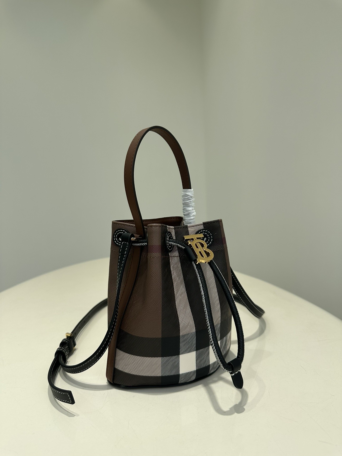 버버리 버킷백
