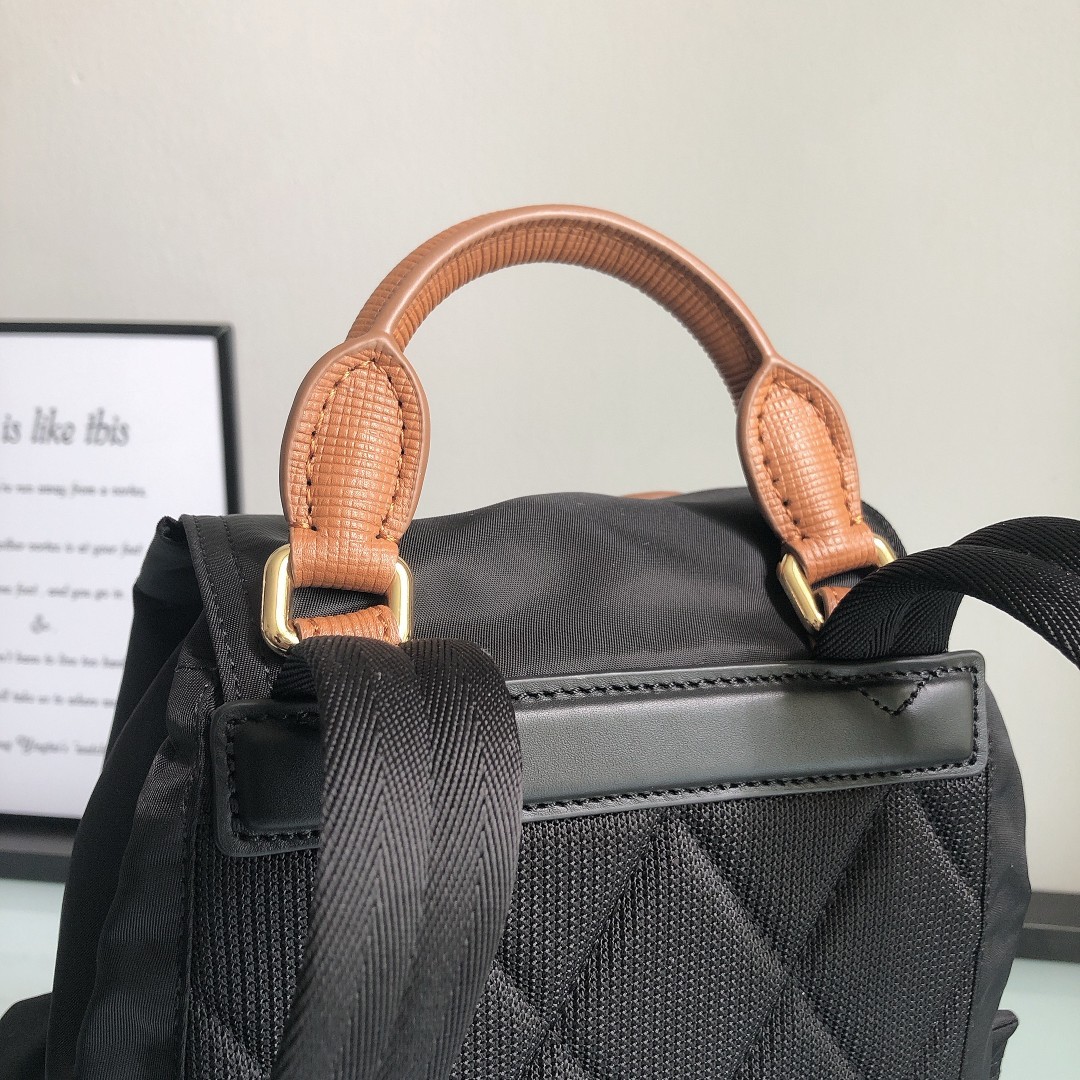 [BURBERRY-버버리] 버버리 테크니컬 나일론 미듐 럭색 여성 백팩