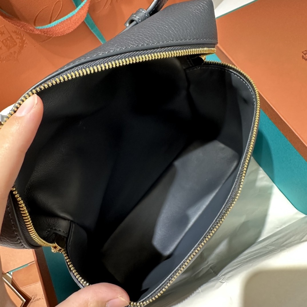 로로피아나 엑스트라 포켓 백팩