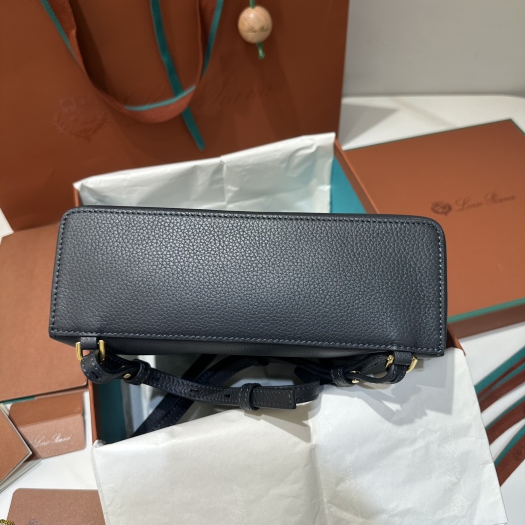 로로피아나 엑스트라 포켓 백팩