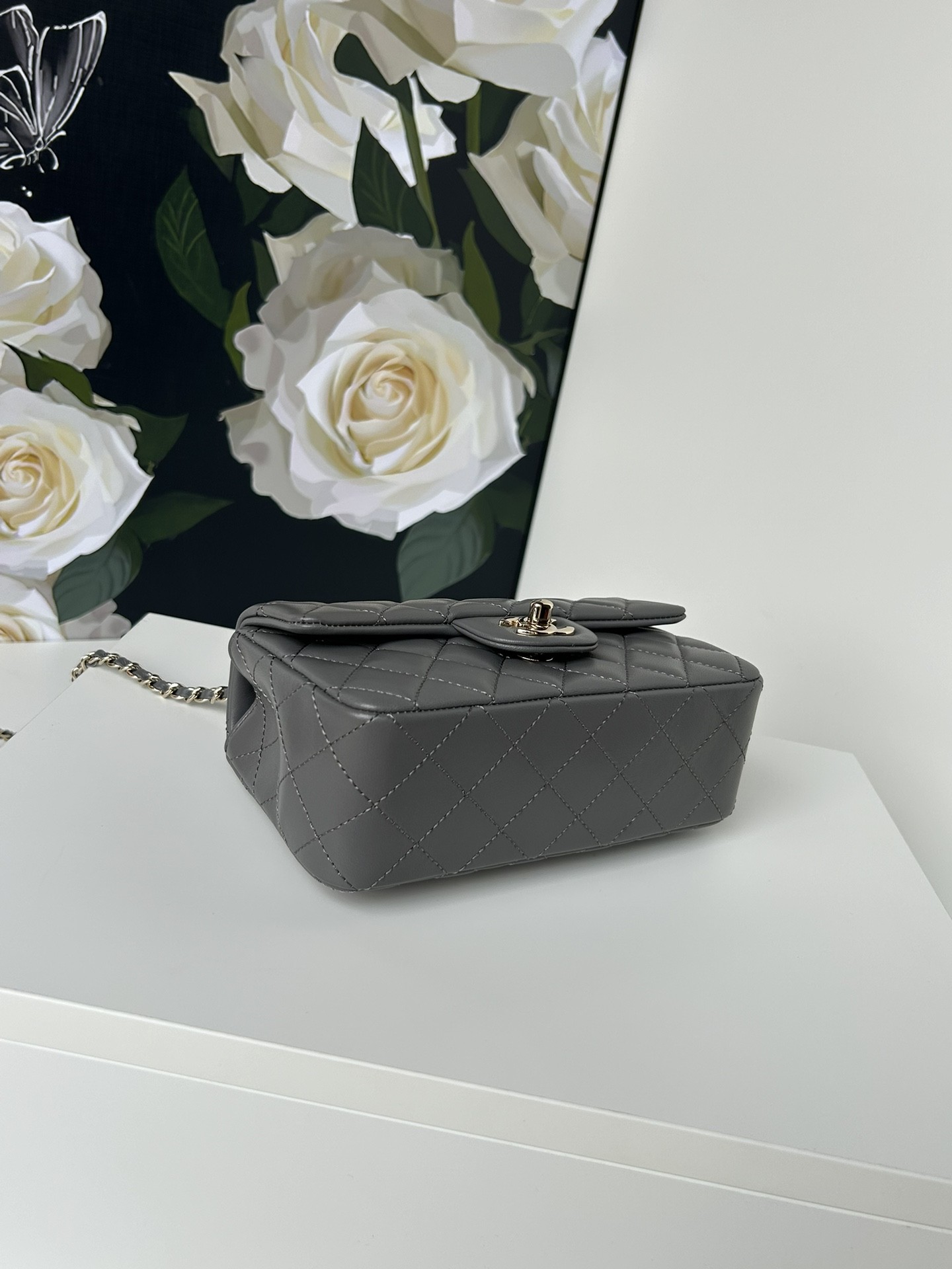 [CHANEL-샤넬] 샤넬 21K 뉴미니 탑 핸들백