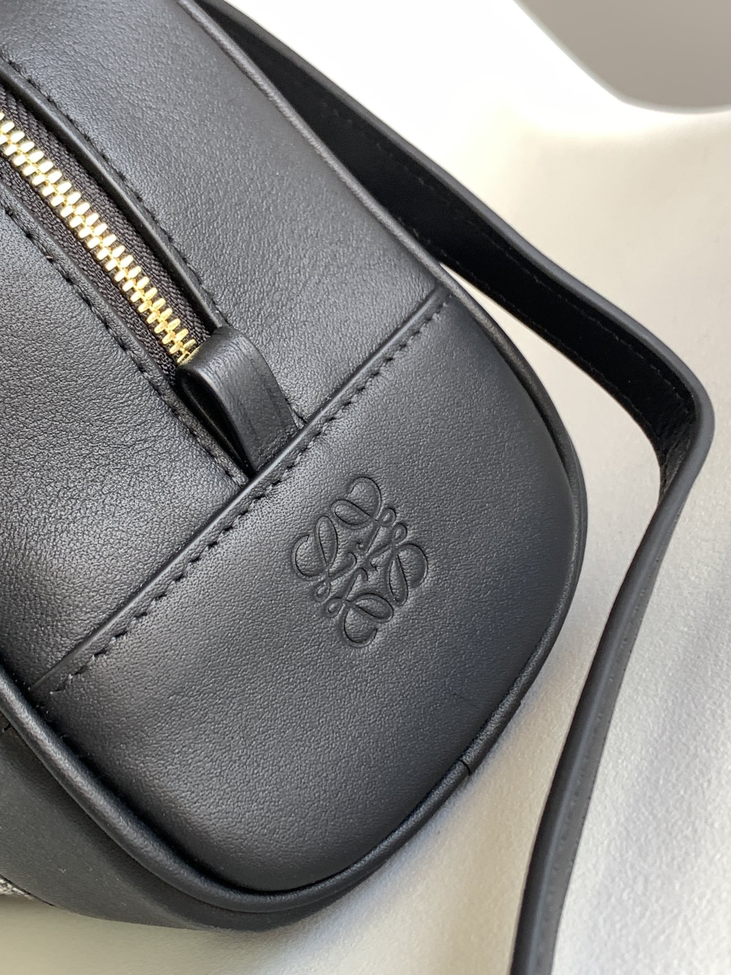 [LOEWE-로에베] 로에베 아마조나 19 스퀘어 백 핸드백