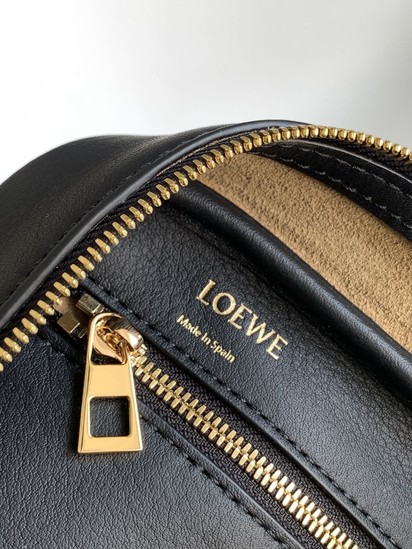 [LOEWE-로에베] 로에베 아마조나 19 스퀘어 백 핸드백