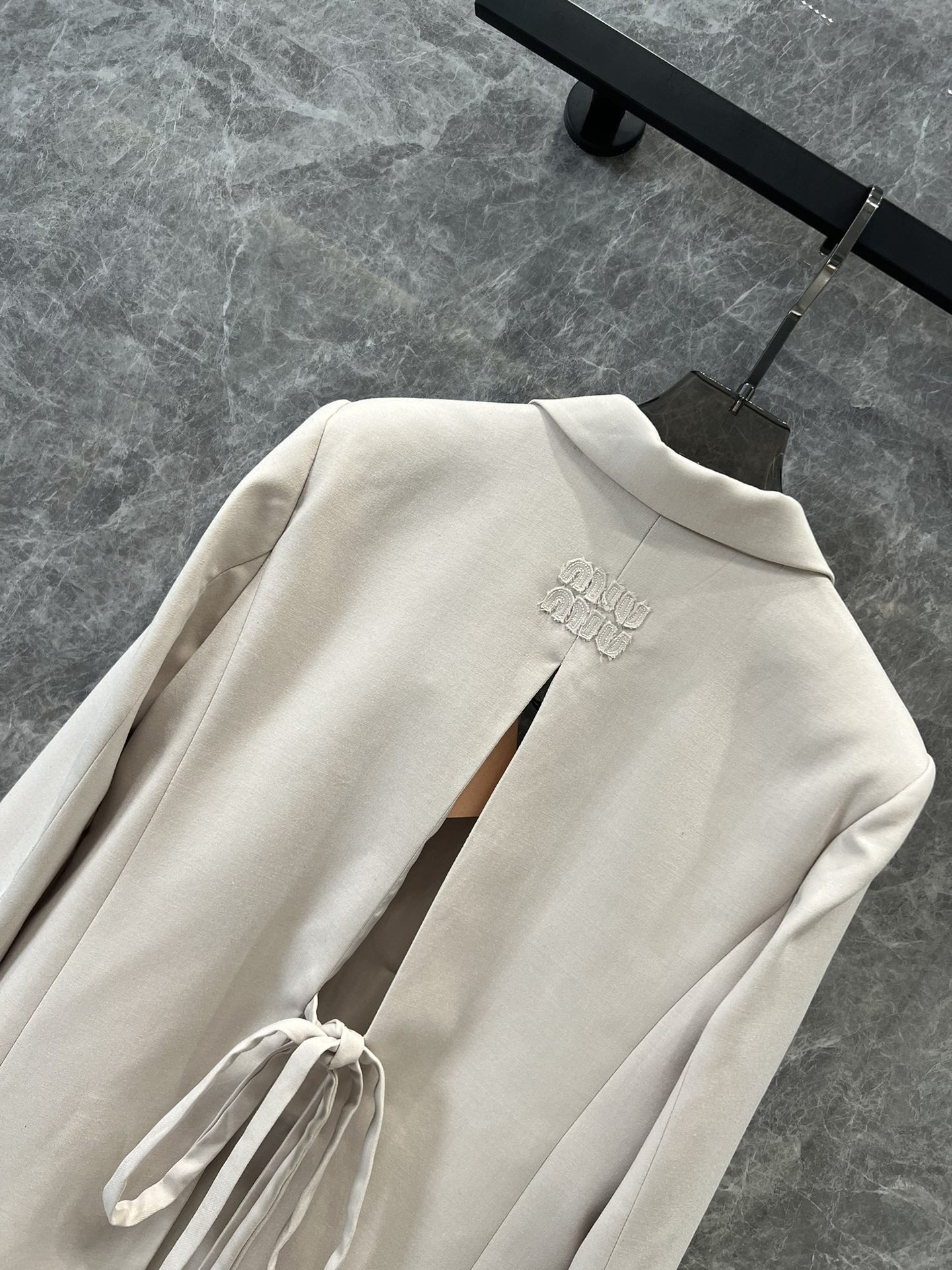 [MIUMIU-미우미우] 미우미우 슬림핏 투버튼 싱글 자켓