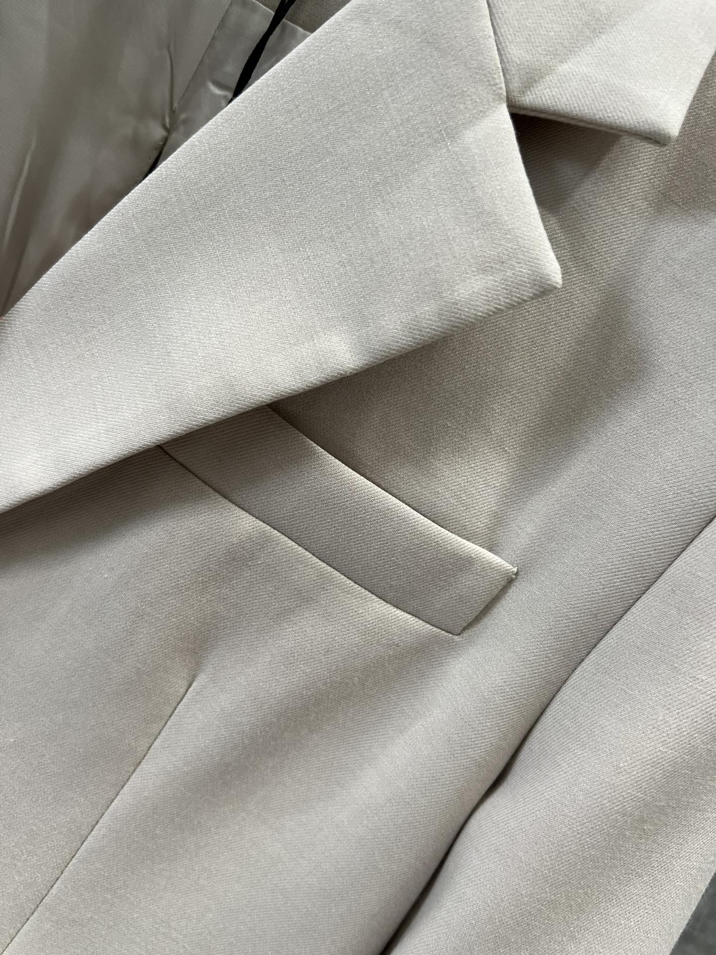 [MIUMIU-미우미우] 미우미우 슬림핏 투버튼 싱글 자켓