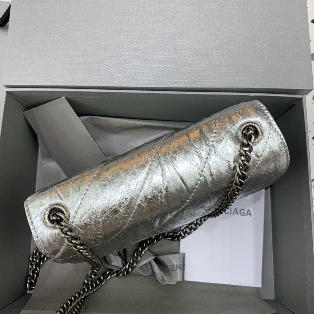 발렌시아가 크러쉬 체인백