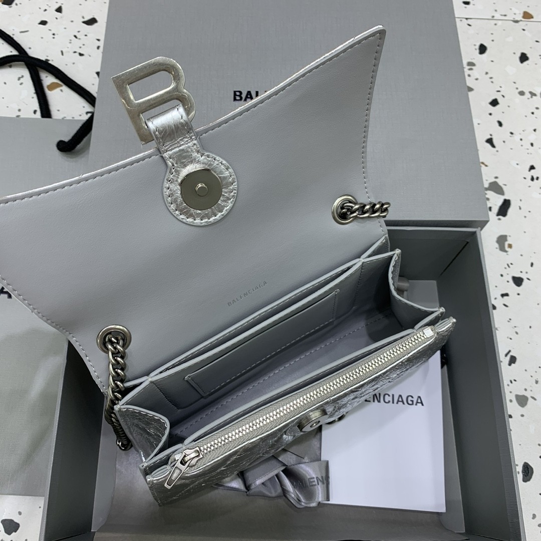 발렌시아가 크러쉬 체인백