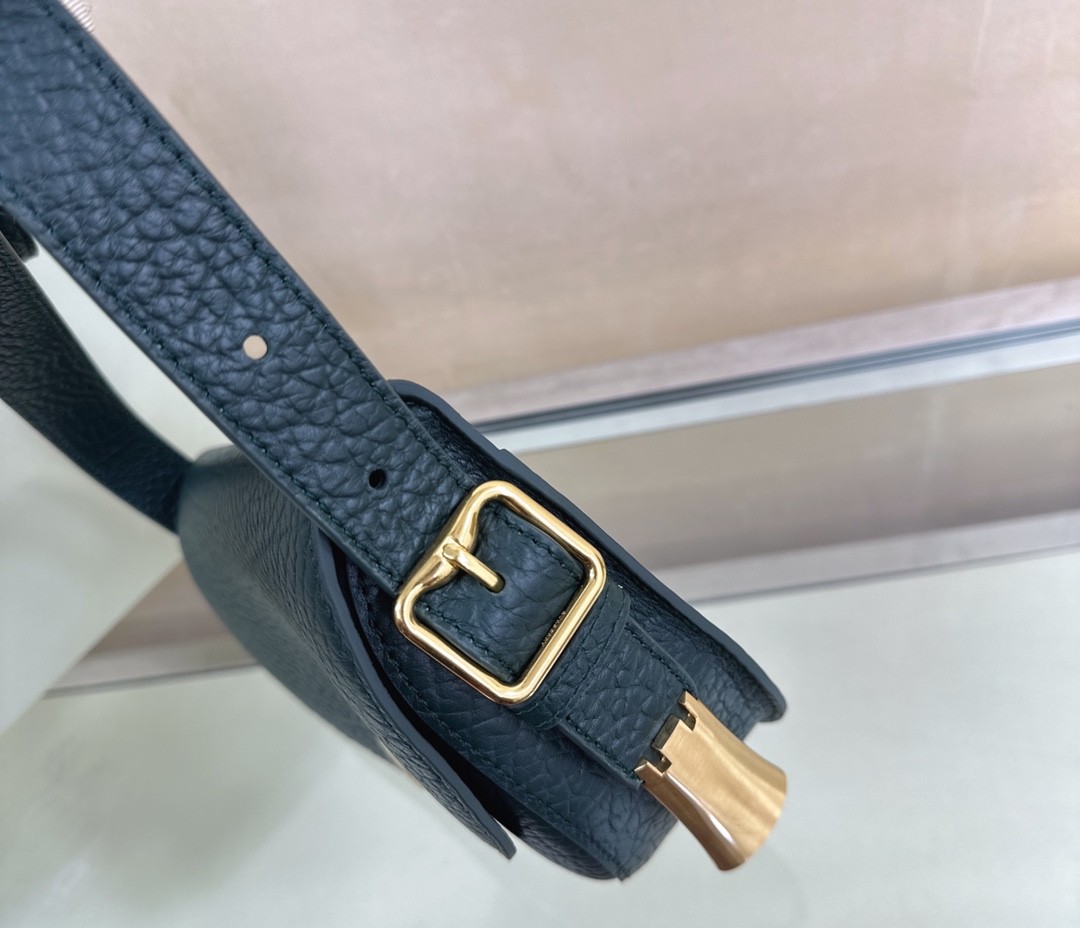 버버리 체스 숄더백