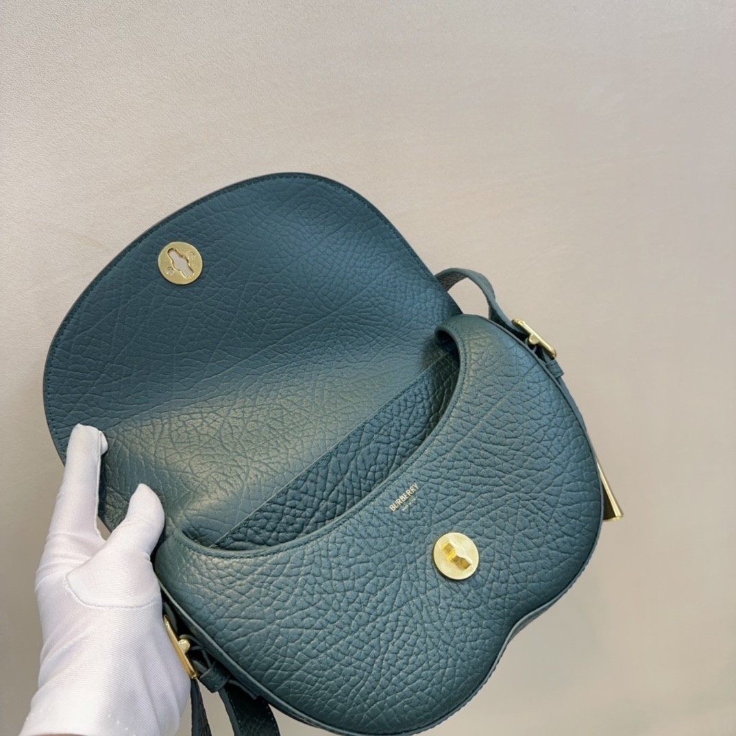 버버리 체스 숄더백