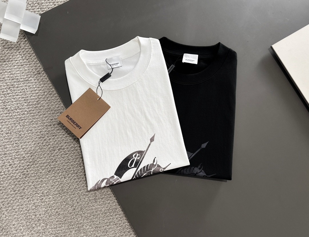 [BURBERRY-버버리] 버버리 프린트 반팔 티셔츠 블랙