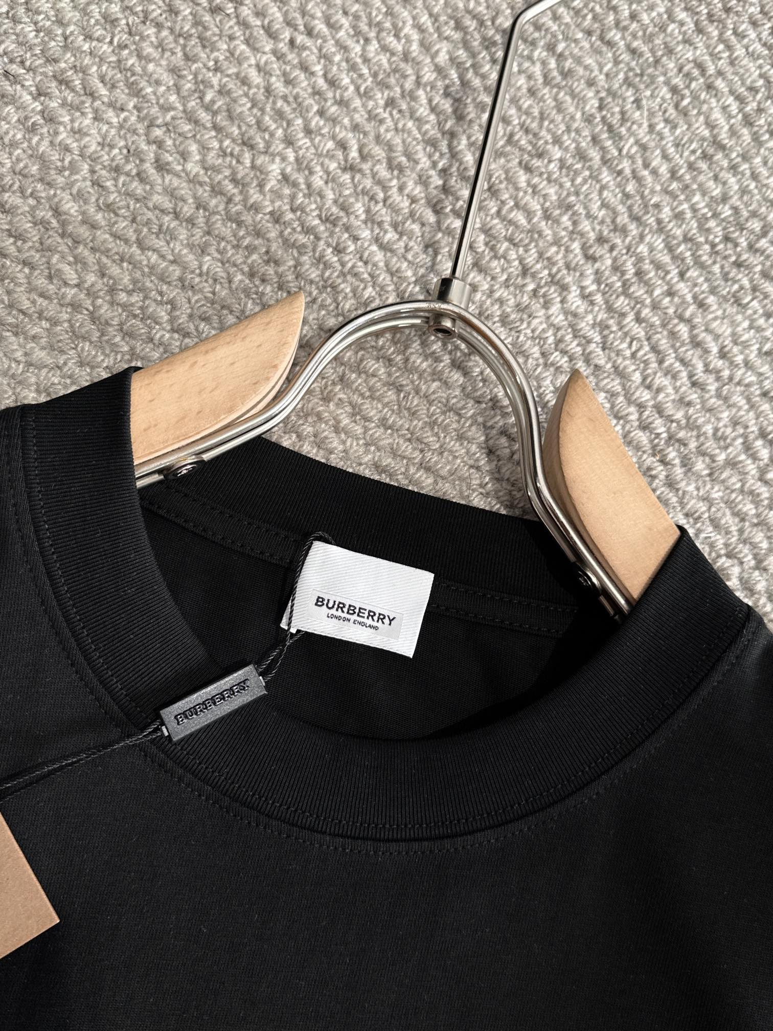 [BURBERRY-버버리] 버버리 프린트 반팔 티셔츠 블랙