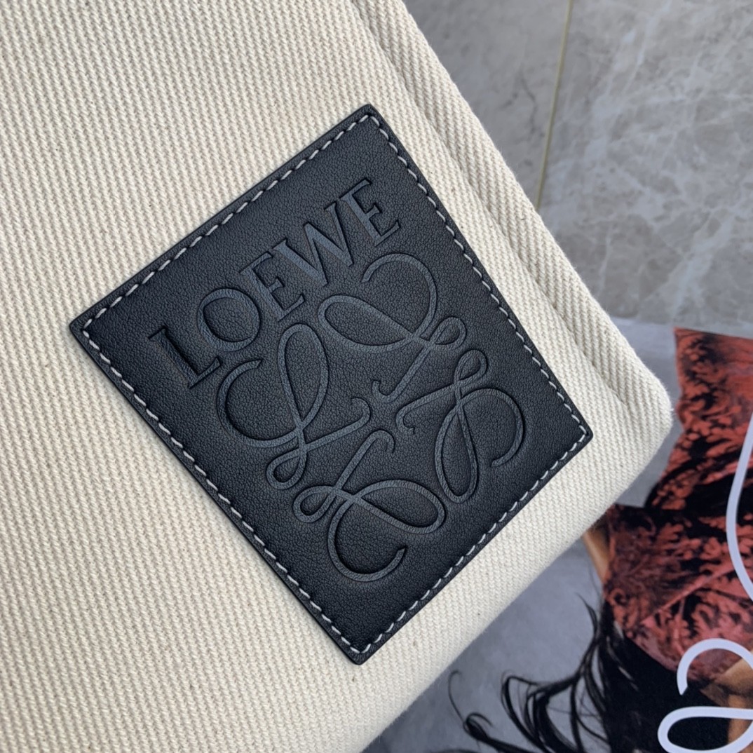 로에베 쿠션 토트백