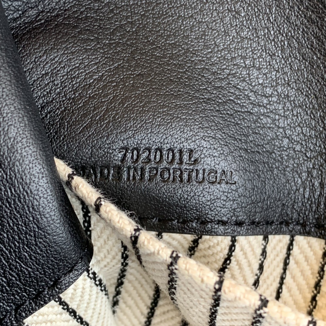 로에베 쿠션 토트백