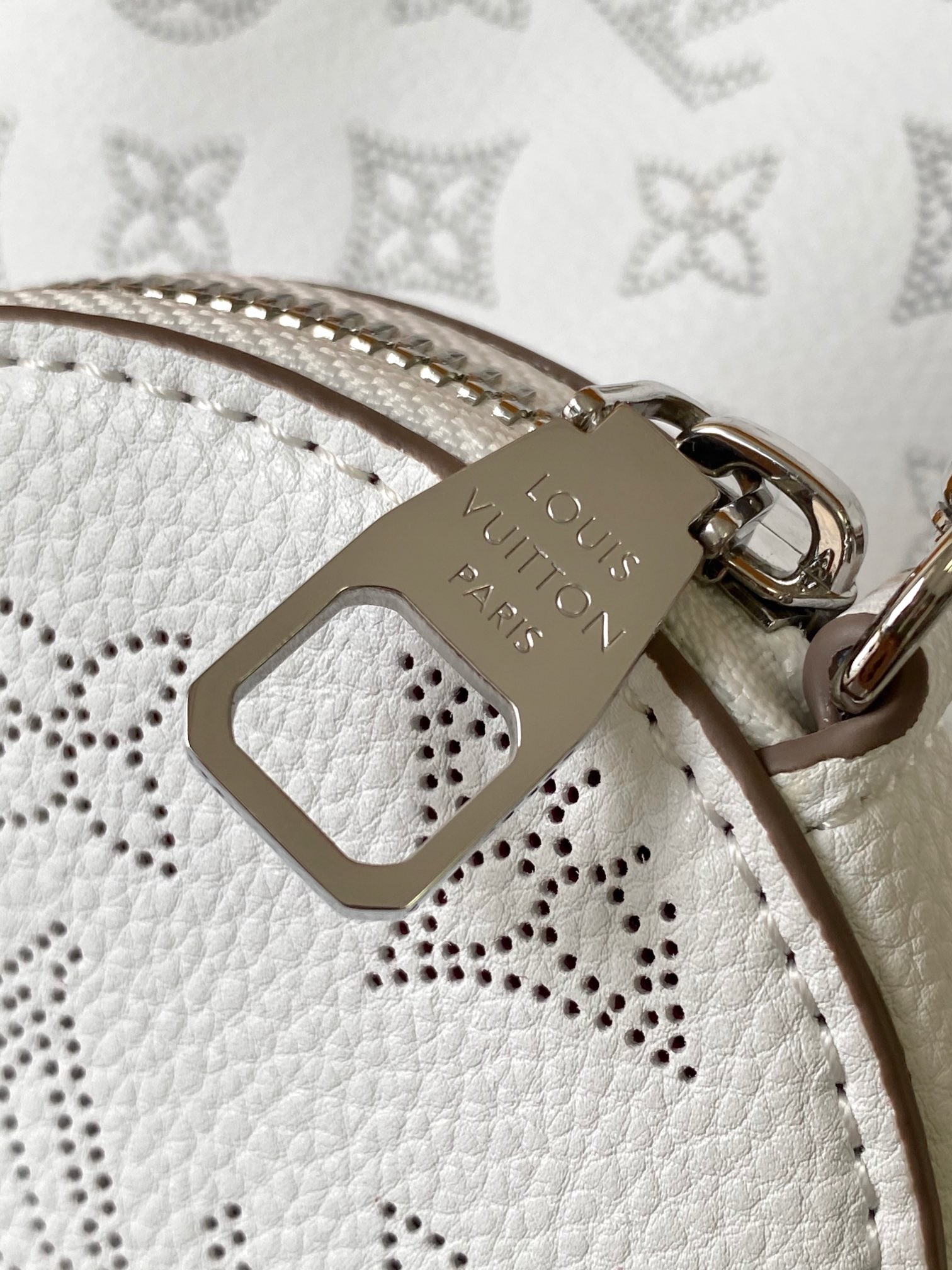 [LOUIS VUITTON-루이비통] 루이비통 신발끈 구두 워커 왁싱 라운드 신발 끈  M11736