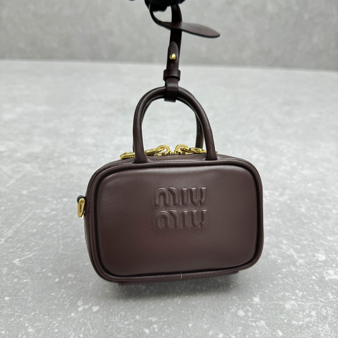 [MIU MIU-미우미우] 미우미우 레더 마이크로백