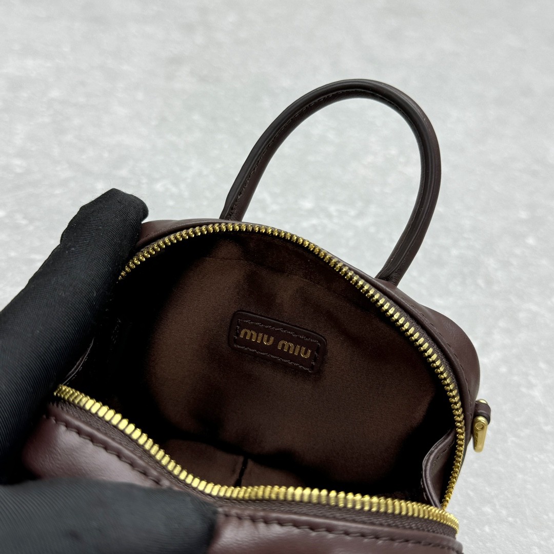 [MIU MIU-미우미우] 미우미우 레더 마이크로백