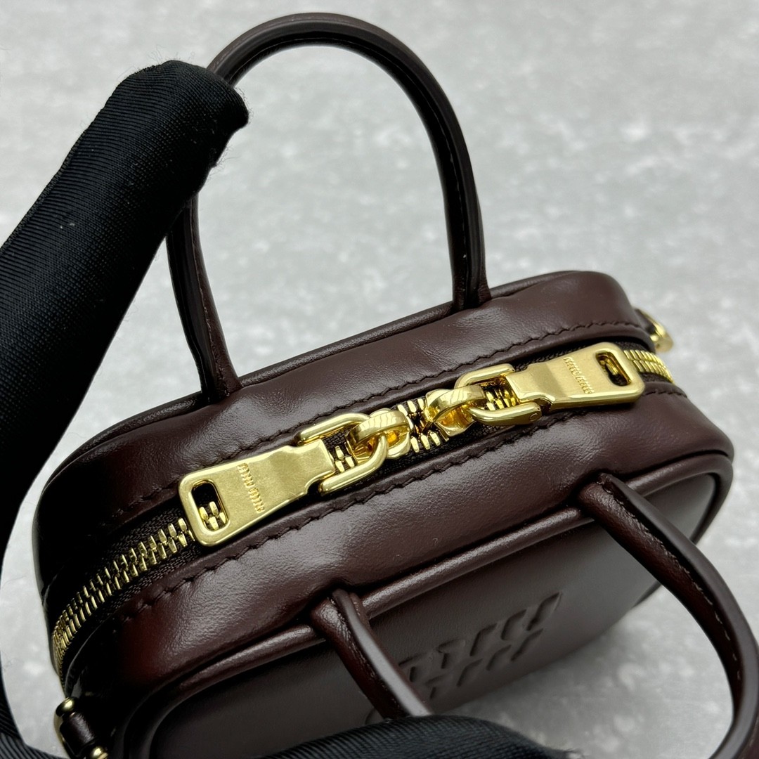 [MIU MIU-미우미우] 미우미우 레더 마이크로백