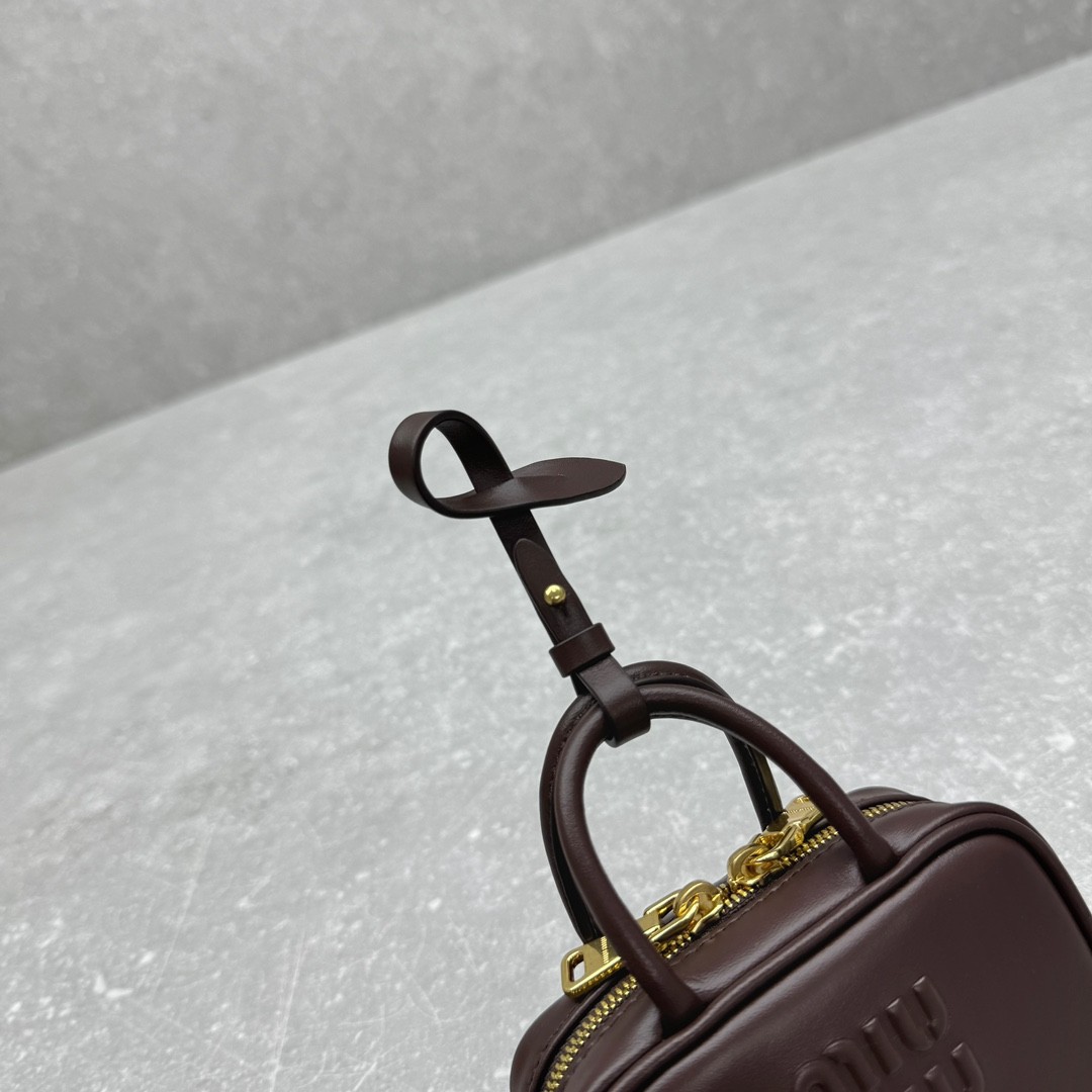 [MIU MIU-미우미우] 미우미우 레더 마이크로백