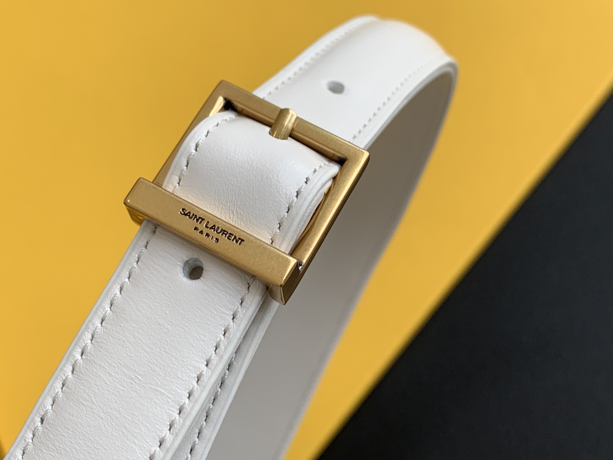 세인트로랑 스무스 레더 LE 5A7 스몰 호보백 (화이트)