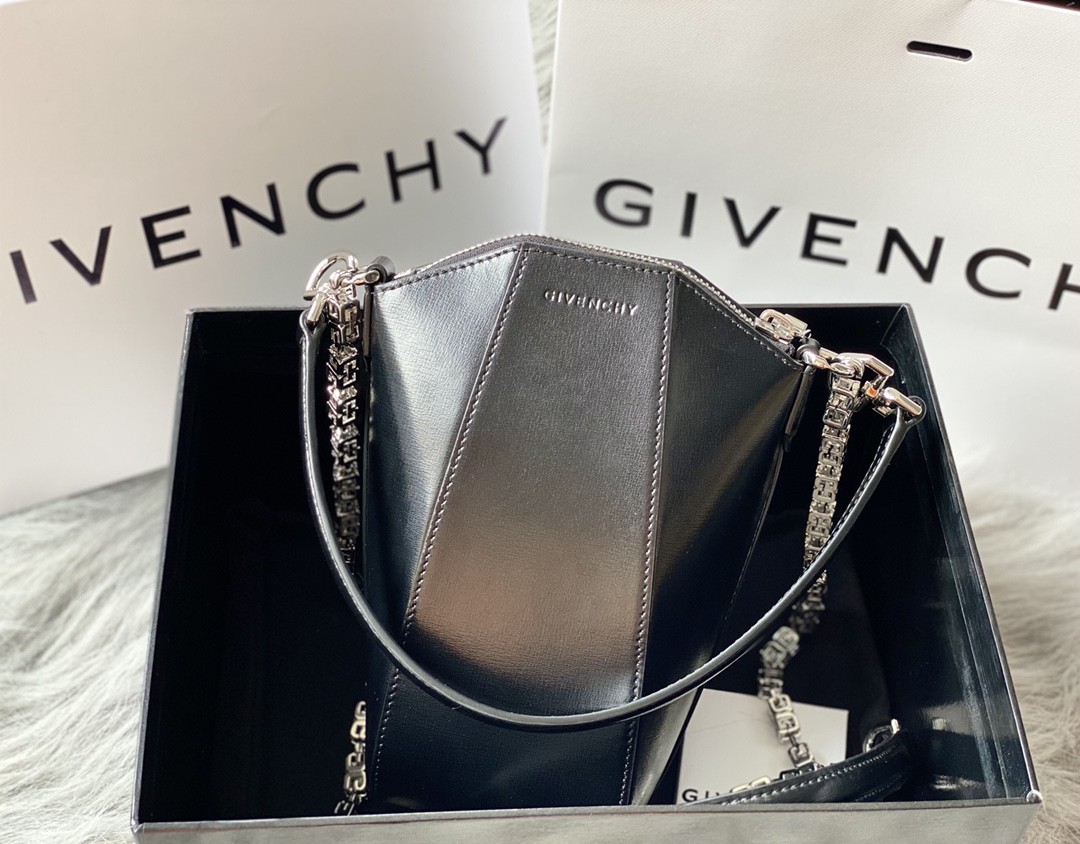 지방시 GIVENCHY Antigona Lock 체인 백