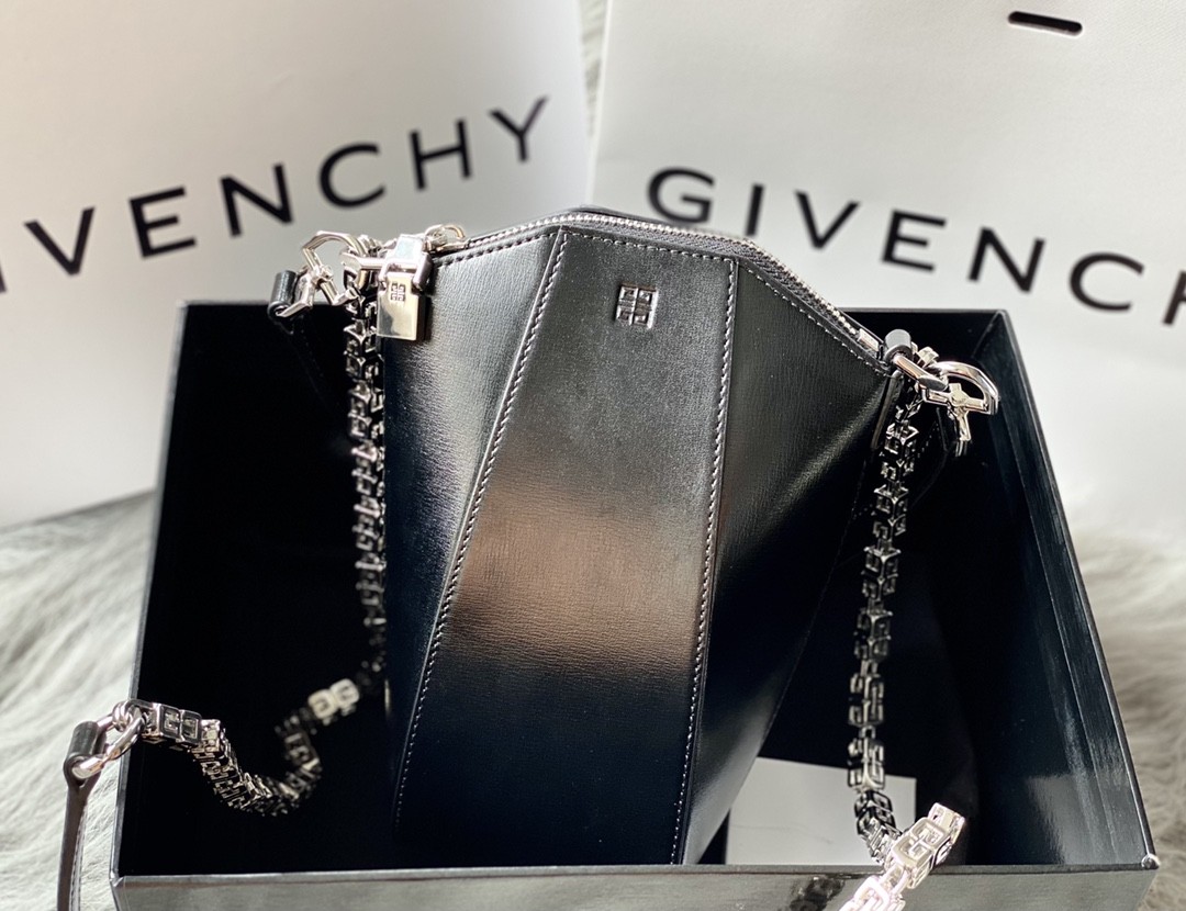 지방시 GIVENCHY Antigona Lock 체인 백