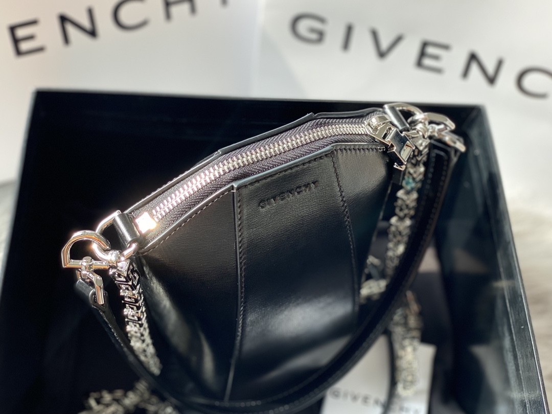 지방시 GIVENCHY Antigona Lock 체인 백