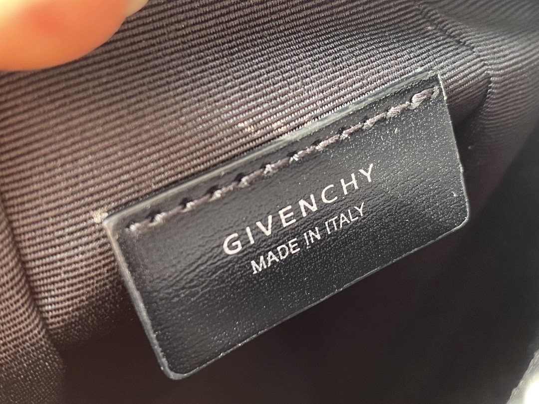 지방시 GIVENCHY Antigona Lock 체인 백