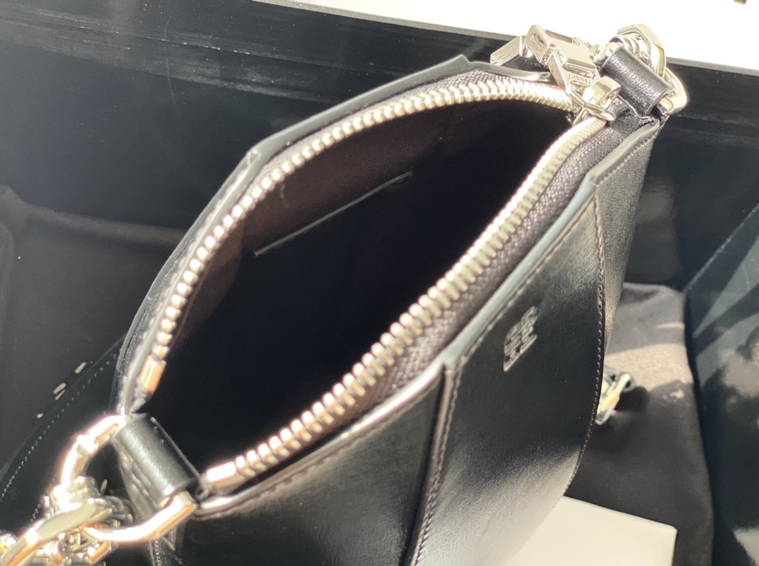 지방시 GIVENCHY Antigona Lock 체인 백