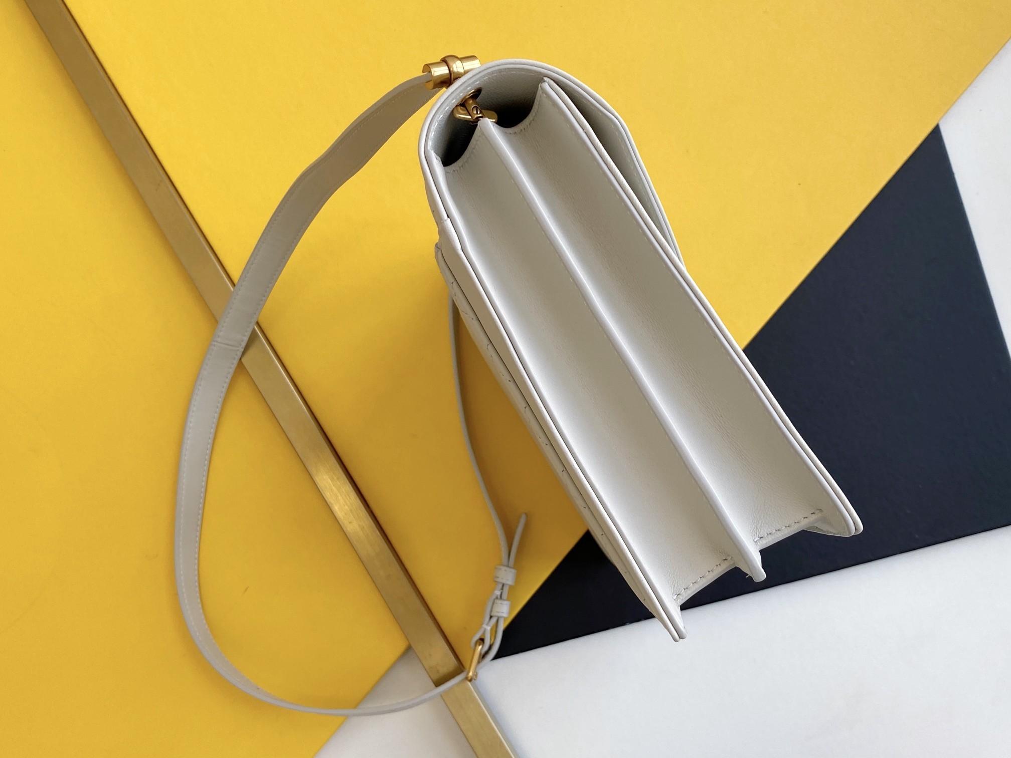 세인트로랑 빈티지 램스킨 가비 사첼 숄더백 (화이트)