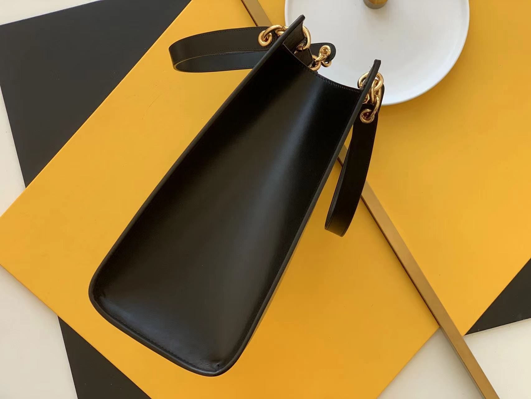 세인트로랑 르 메일론 라지 토트백 (블랙)