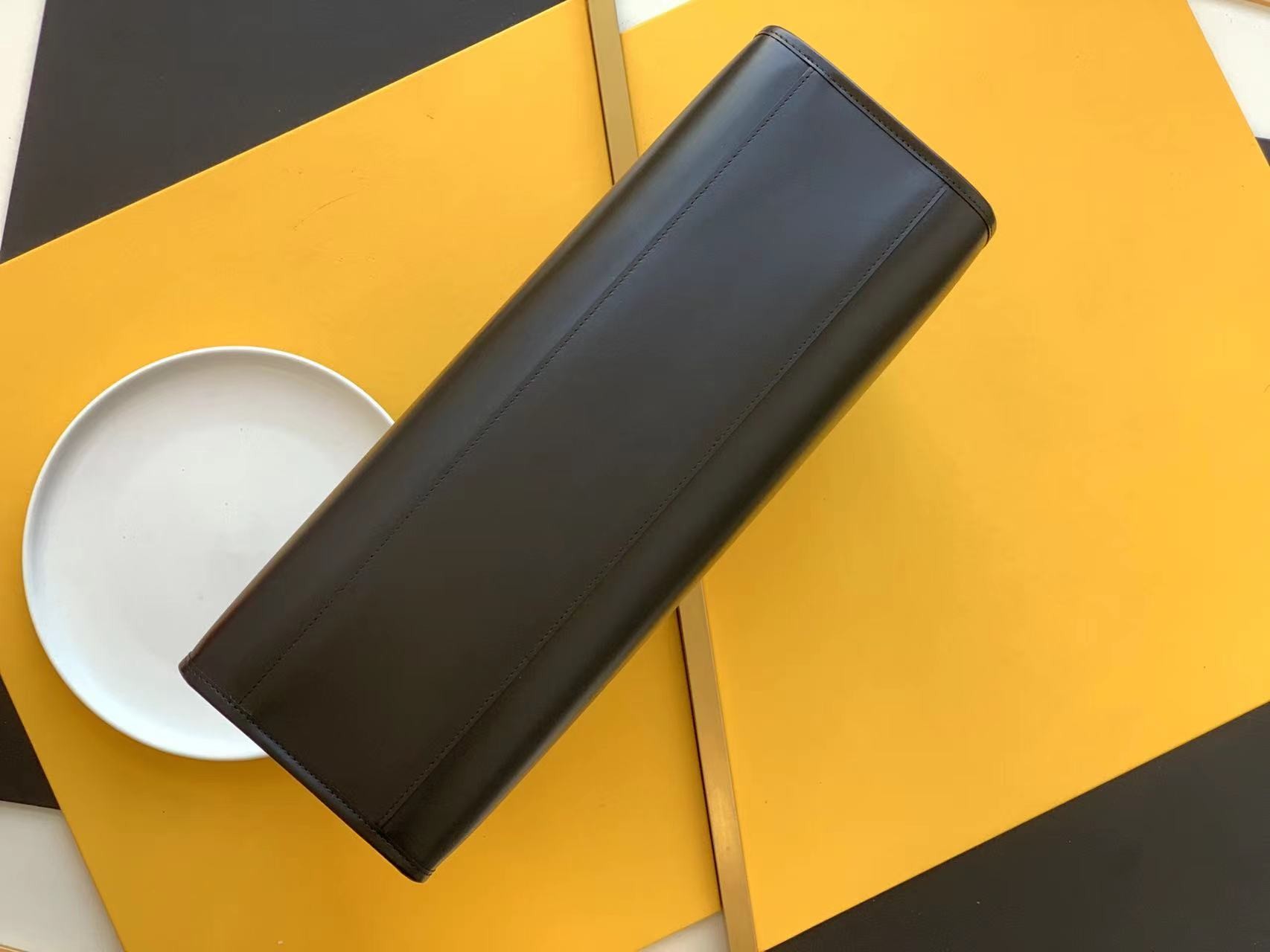 세인트로랑 르 메일론 라지 토트백 (블랙)