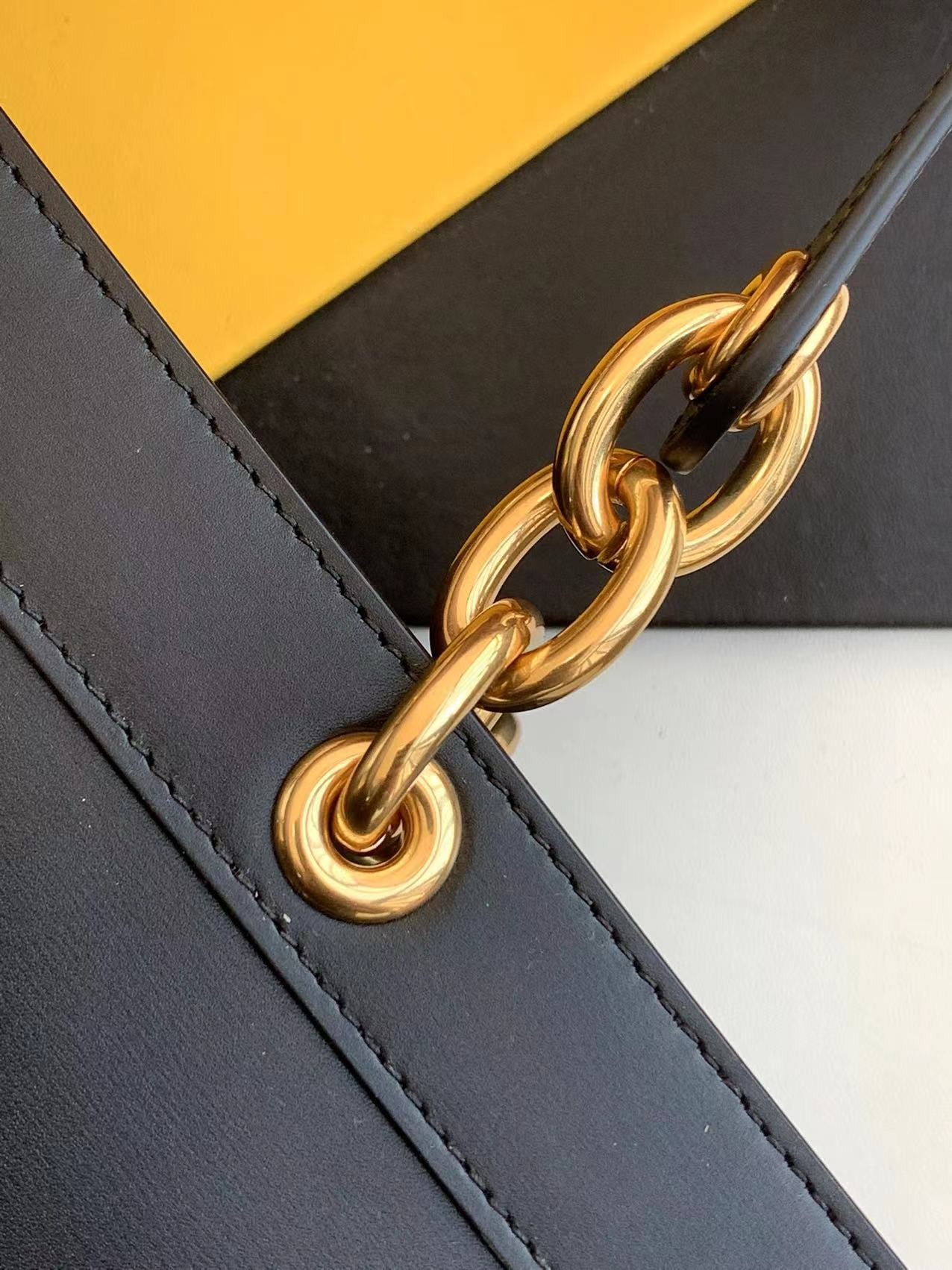 세인트로랑 르 메일론 라지 토트백 (블랙)