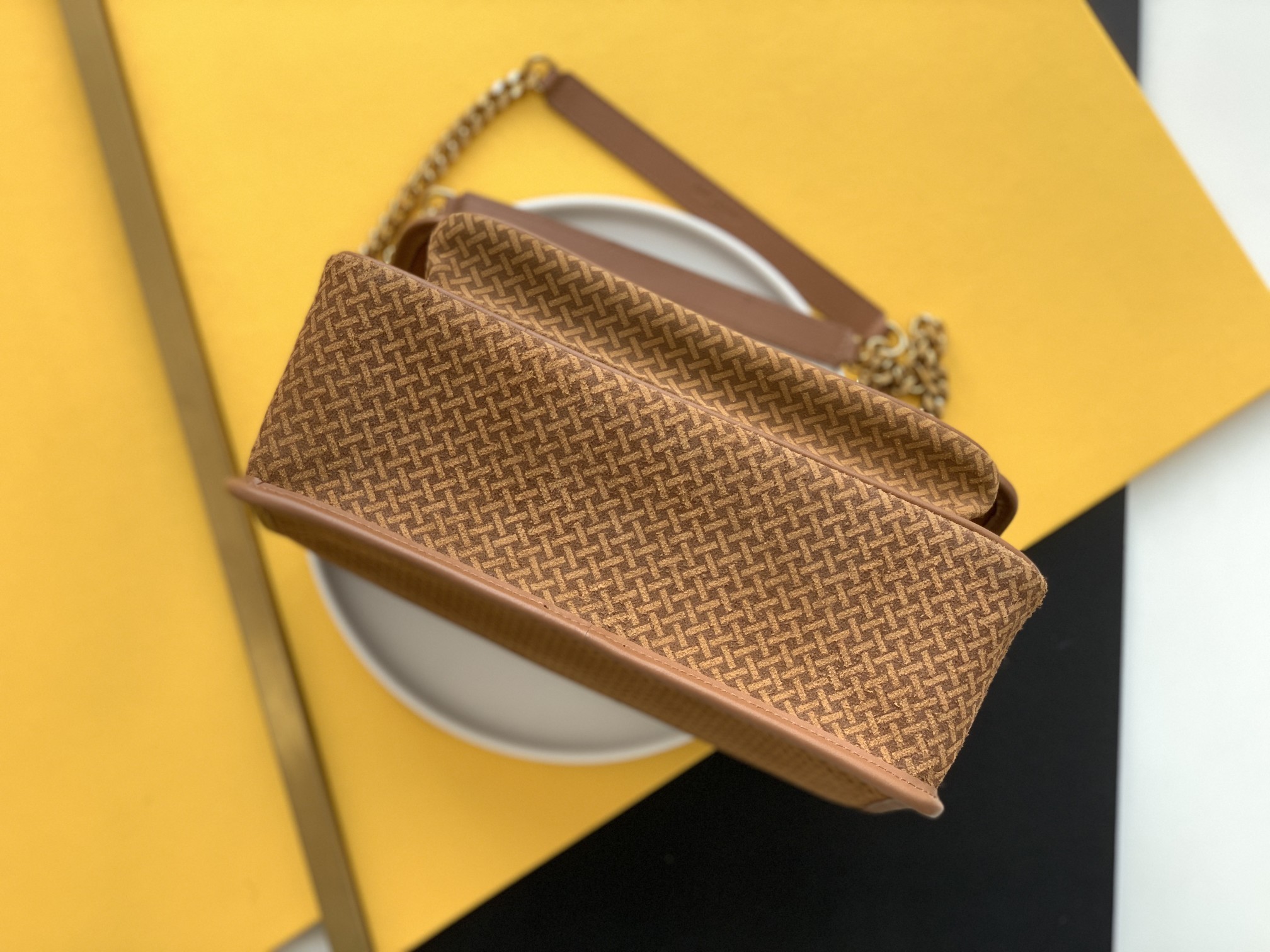 세인트로랑 YSL 모노그램 니키 체인 백