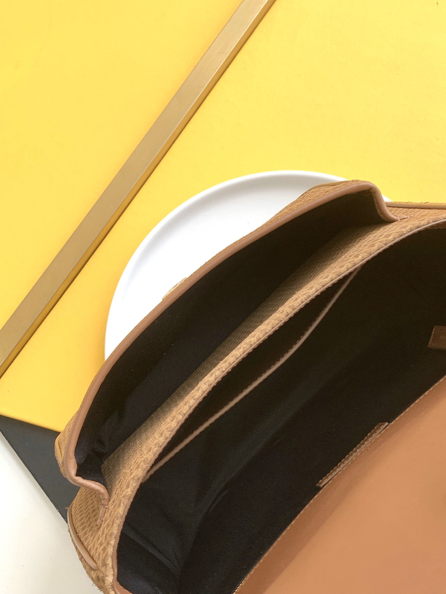 세인트로랑 YSL 모노그램 니키 체인 백