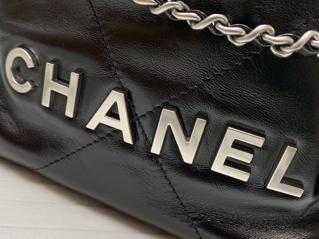 샤넬 22백 미니 블랙 카프스킨 실버