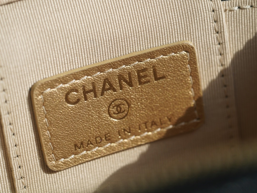 샤넬 체인 골드볼 베니티 스몰 램스킨 숄더백 (팬더샵)