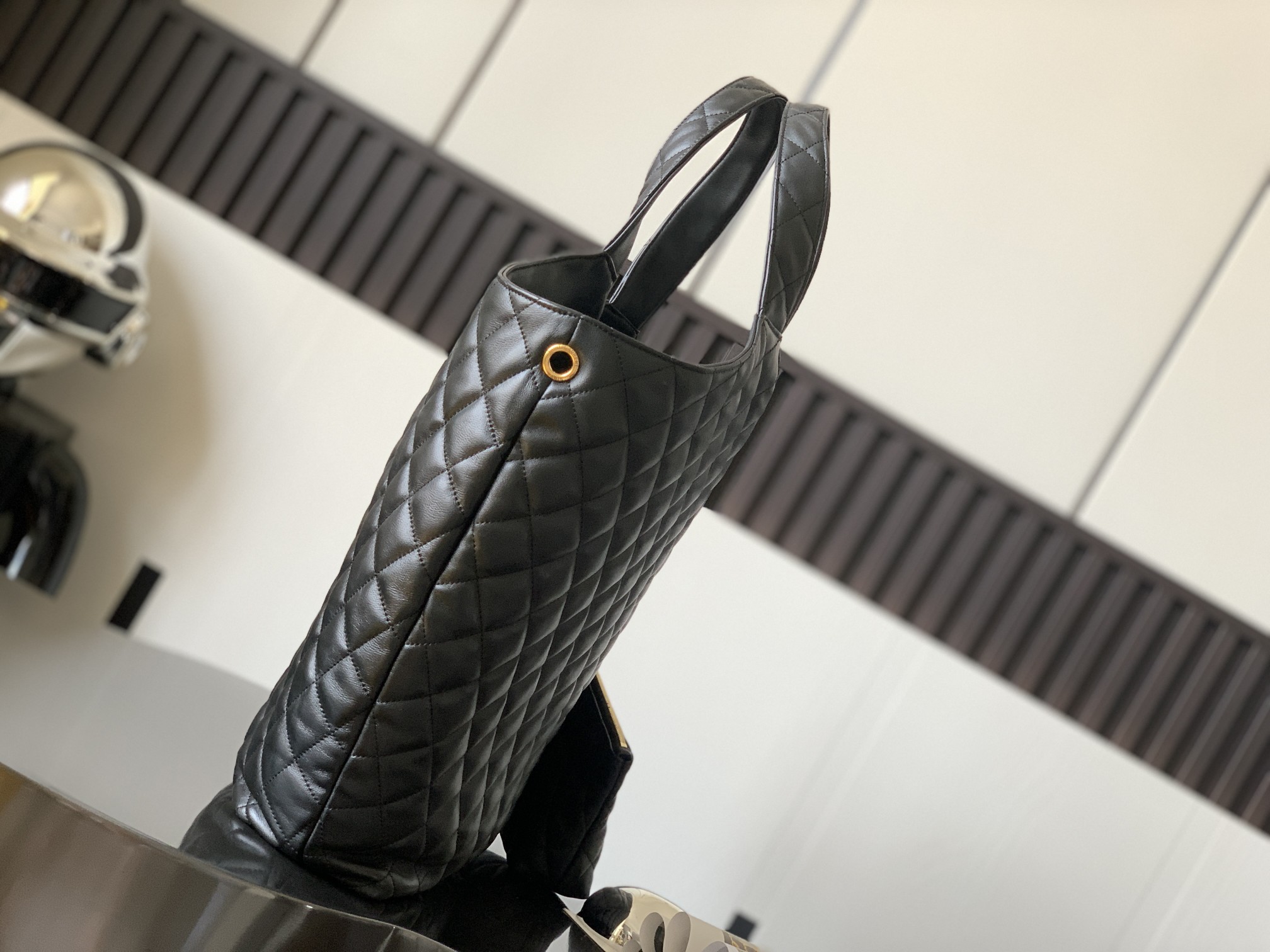 세인트로랑 아이케어 맥시 쇼퍼백 (블랙)