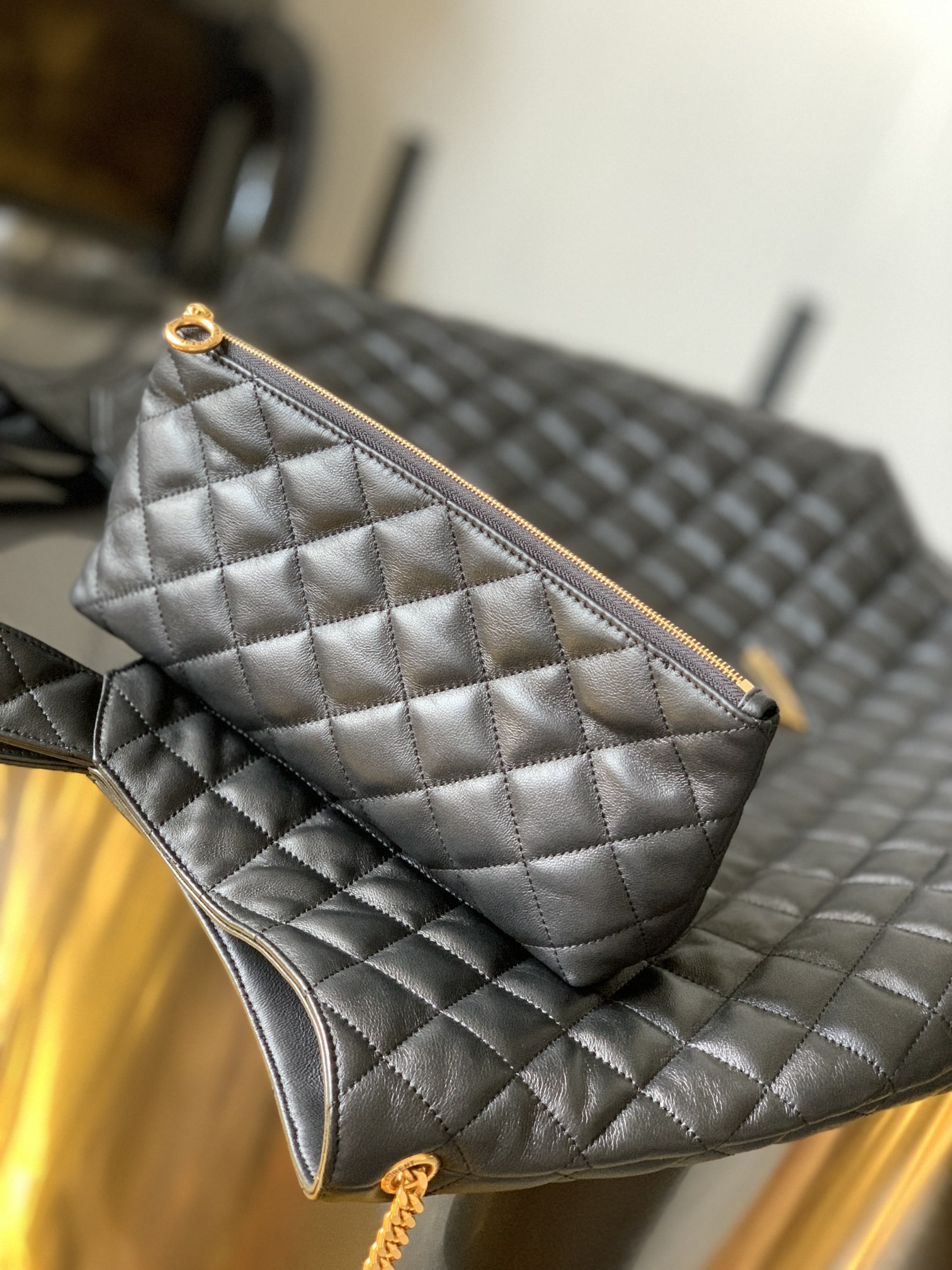 세인트로랑 아이케어 맥시 쇼퍼백 (블랙)