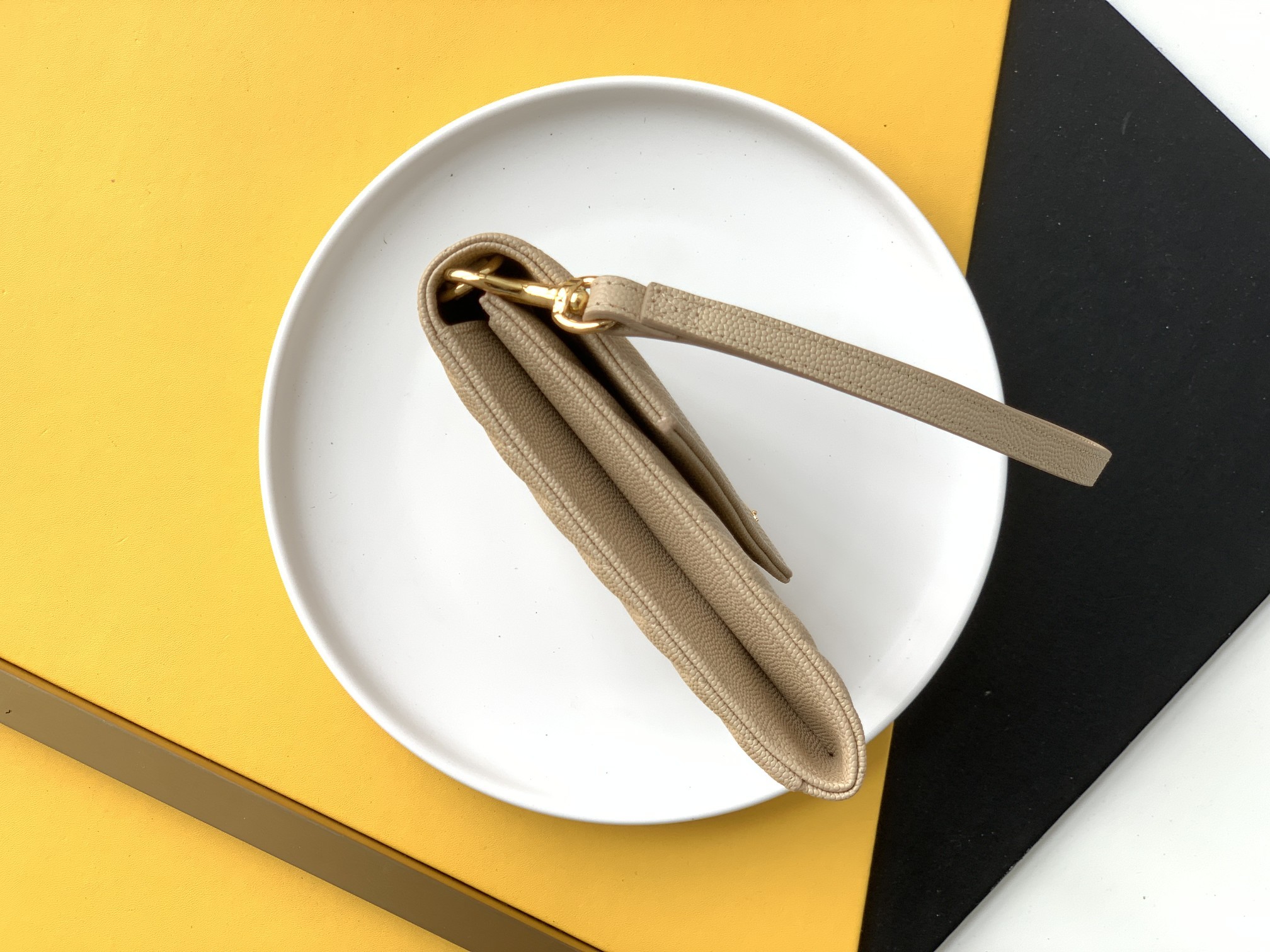 세인트로랑 모노그램 엔벨로프 클러치백 베이지 금장 (21cm)