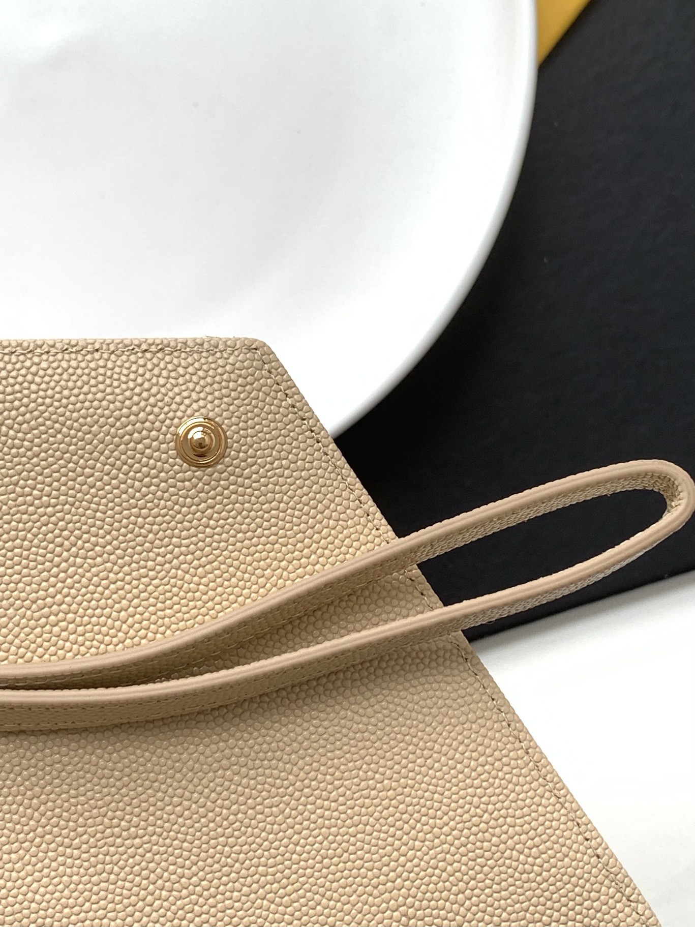 세인트로랑 모노그램 엔벨로프 클러치백 베이지 금장 (21cm)