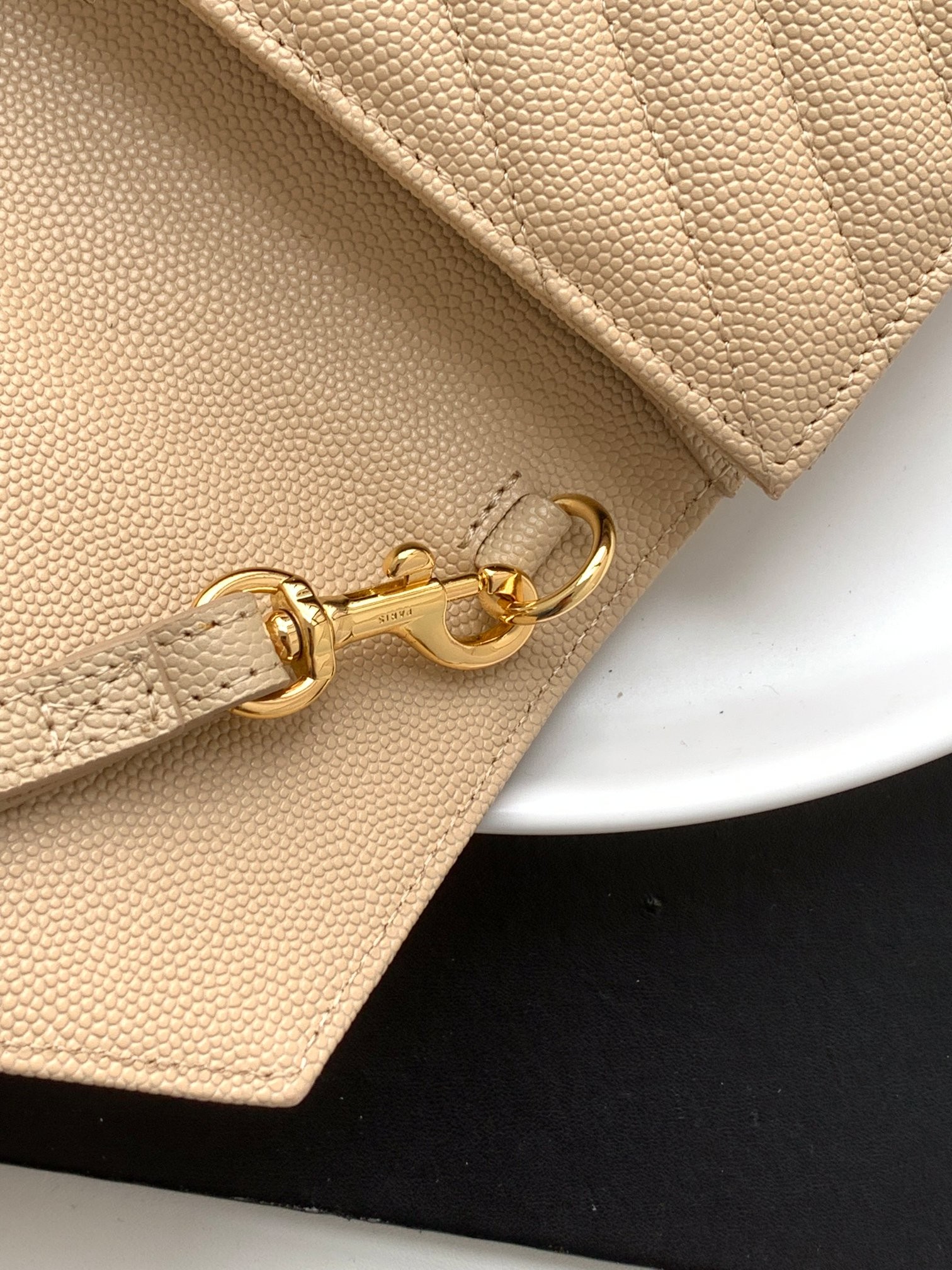 세인트로랑 모노그램 엔벨로프 클러치백 베이지 금장 (21cm)