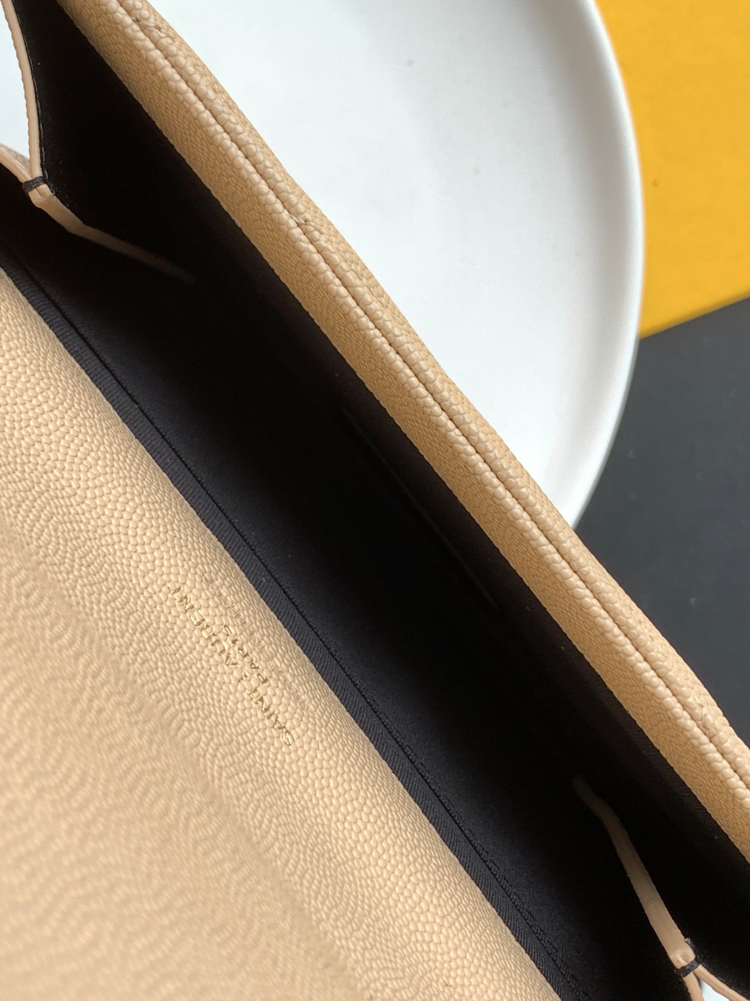 세인트로랑 모노그램 엔벨로프 클러치백 베이지 금장 (21cm)