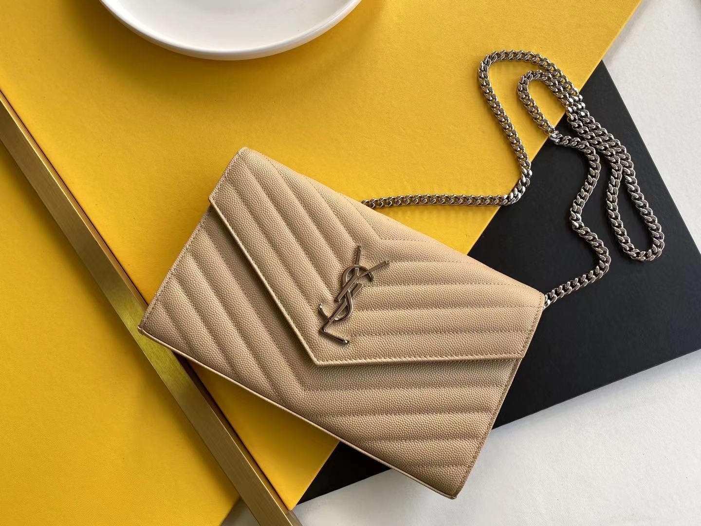 세인트로랑 YSL 로고 모노그램 체인 숄더백 베이지 (블랙은장)