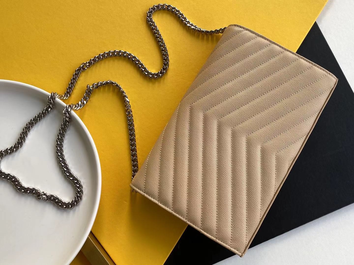 세인트로랑 YSL 로고 모노그램 체인 숄더백 베이지 (블랙은장)