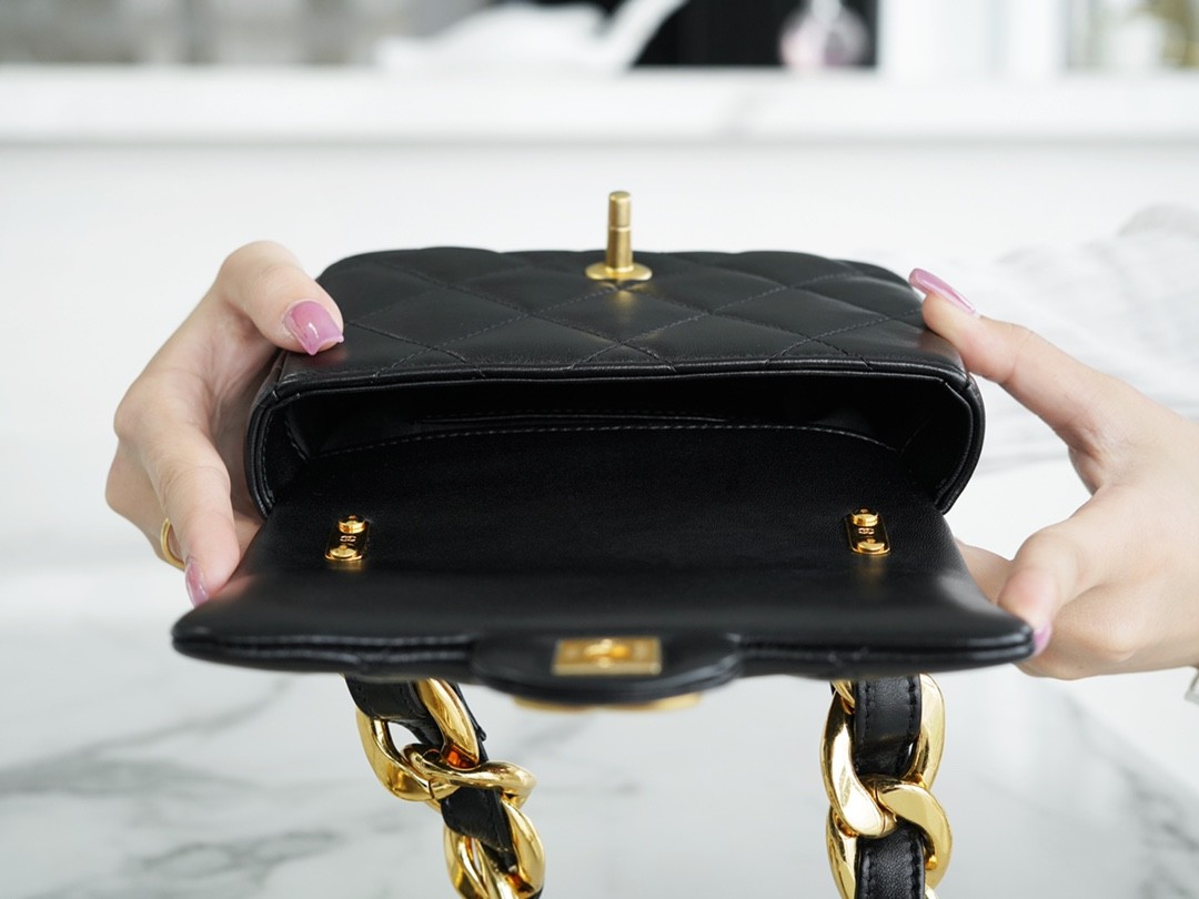 샤넬 22시즌 빅체인 플랩백 미니 (팬더샵)