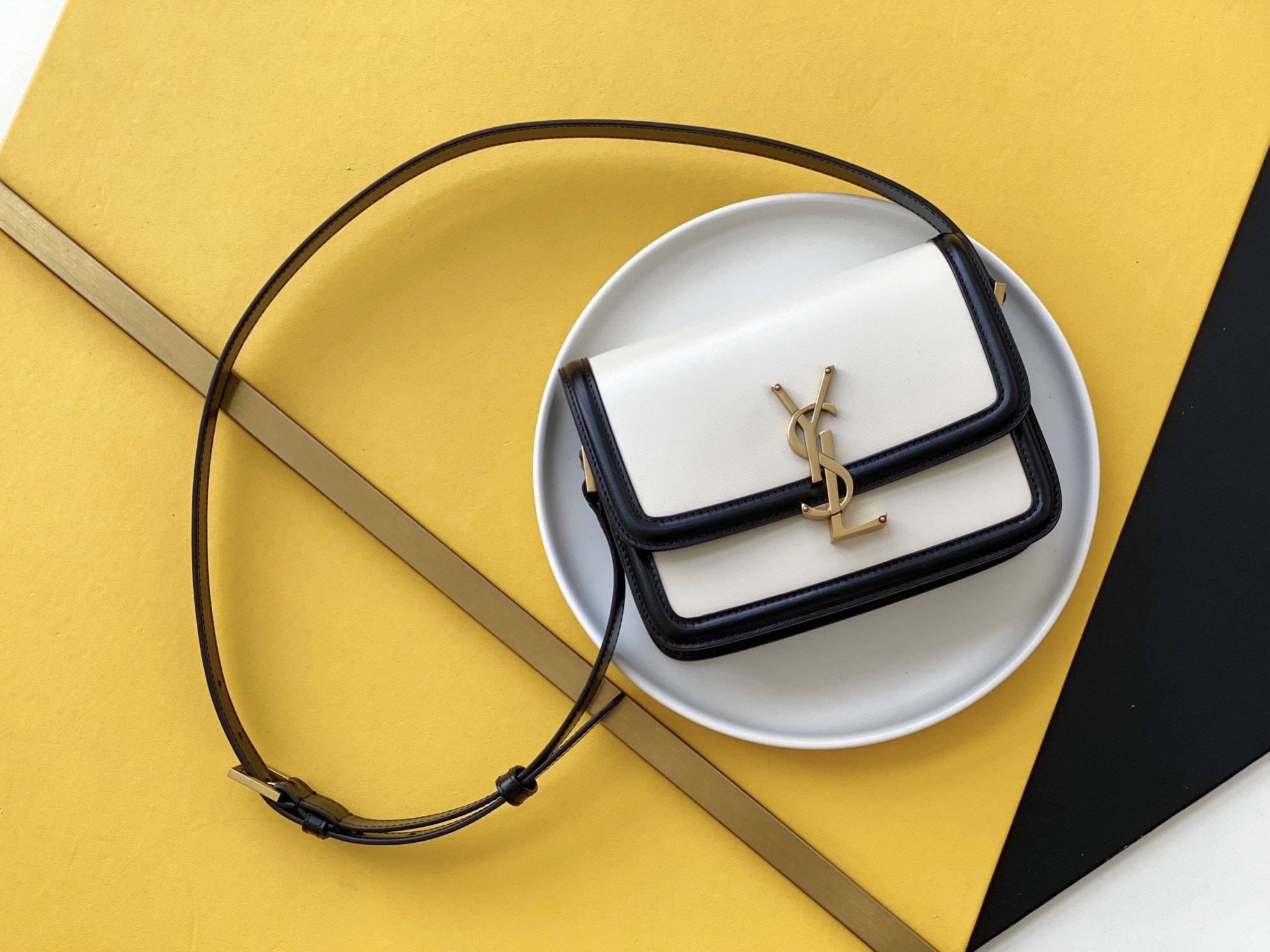 세인트로랑 YSL 솔페리노 스몰 사첼 레더 백