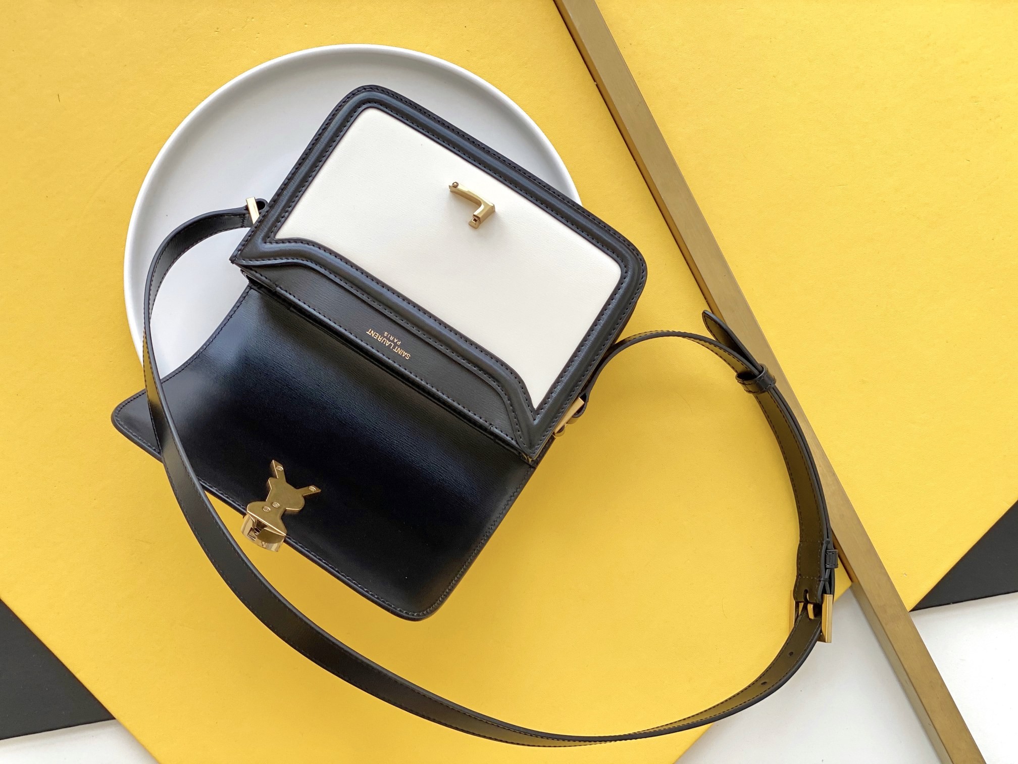 세인트로랑 YSL 솔페리노 스몰 사첼 레더 백