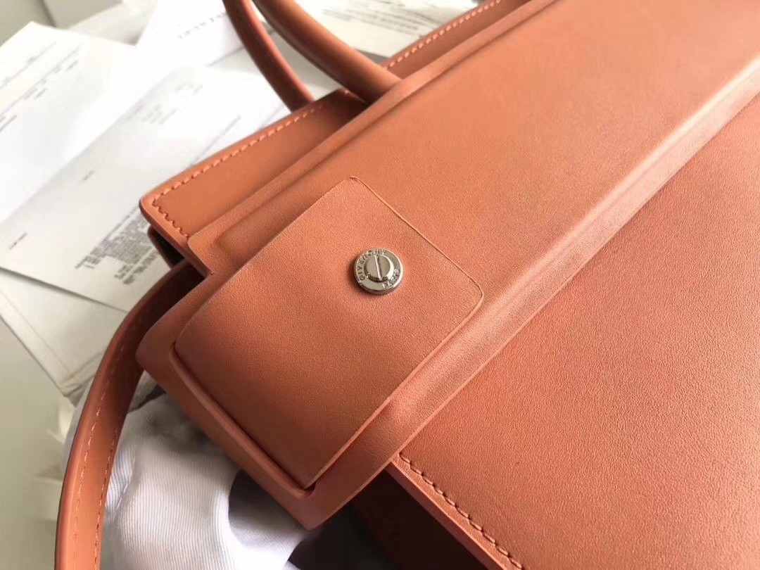 지방시 GIVENCHY Horizon 호라이즌 토트 백