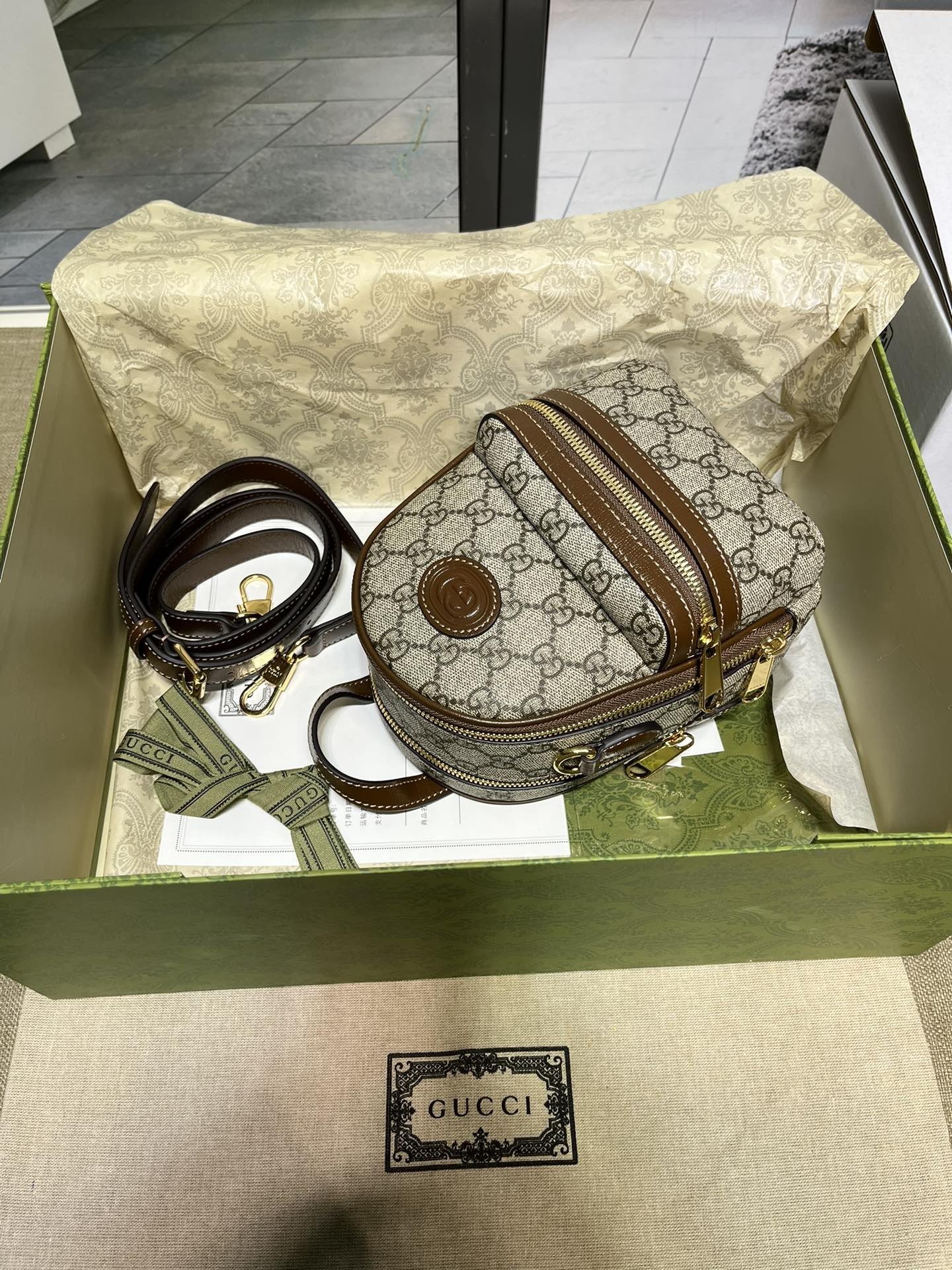 구찌 인터로킹 G 미니백 크로스백