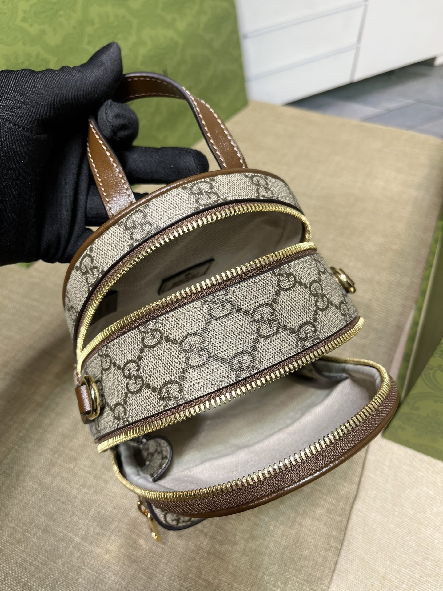 구찌 인터로킹 G 미니백 크로스백